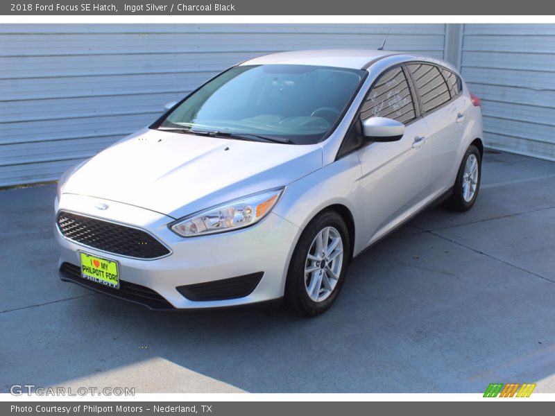 Ingot Silver / Charcoal Black 2018 Ford Focus SE Hatch
