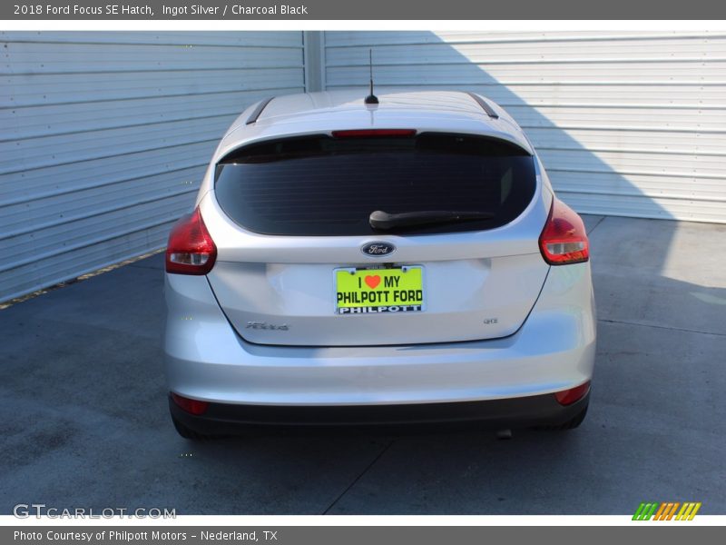 Ingot Silver / Charcoal Black 2018 Ford Focus SE Hatch