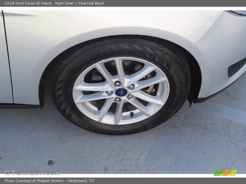 Ingot Silver / Charcoal Black 2018 Ford Focus SE Hatch