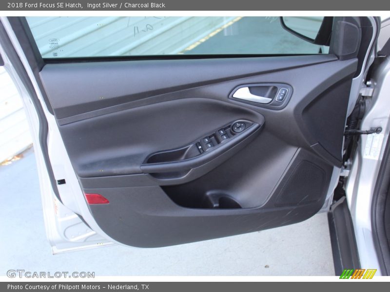 Ingot Silver / Charcoal Black 2018 Ford Focus SE Hatch
