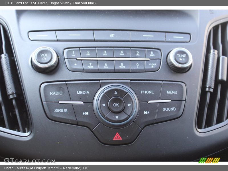 Ingot Silver / Charcoal Black 2018 Ford Focus SE Hatch