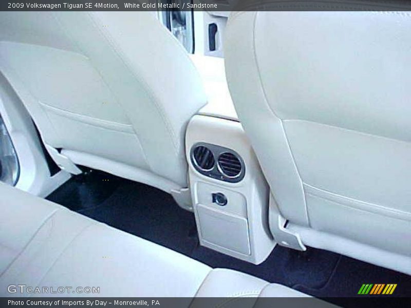 White Gold Metallic / Sandstone 2009 Volkswagen Tiguan SE 4Motion