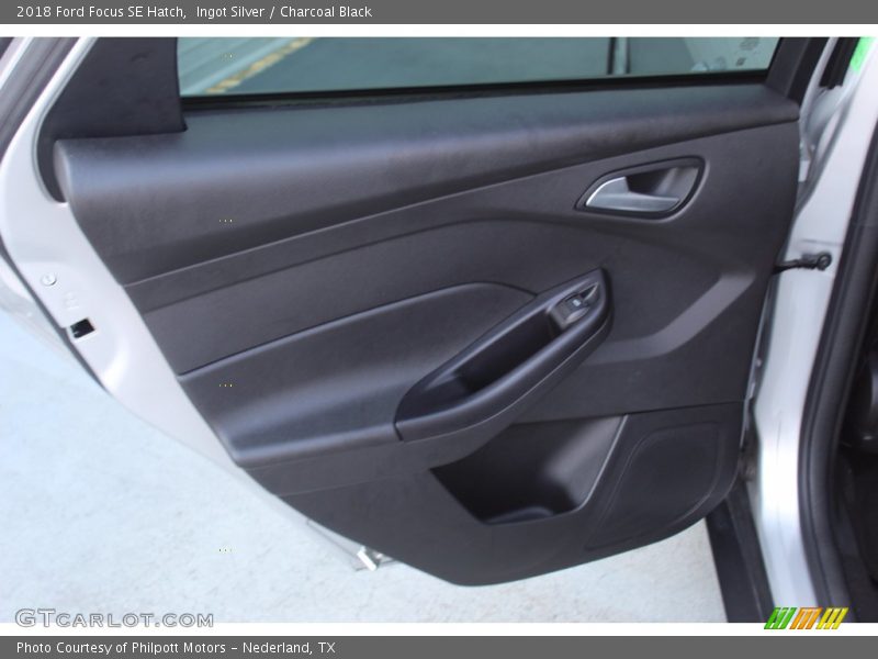 Ingot Silver / Charcoal Black 2018 Ford Focus SE Hatch