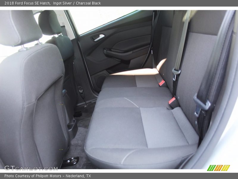 Ingot Silver / Charcoal Black 2018 Ford Focus SE Hatch