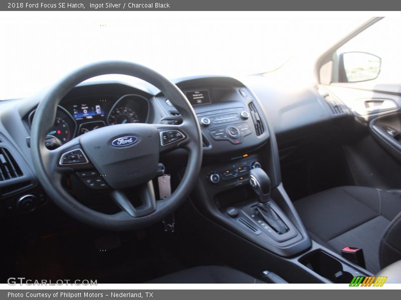 Ingot Silver / Charcoal Black 2018 Ford Focus SE Hatch