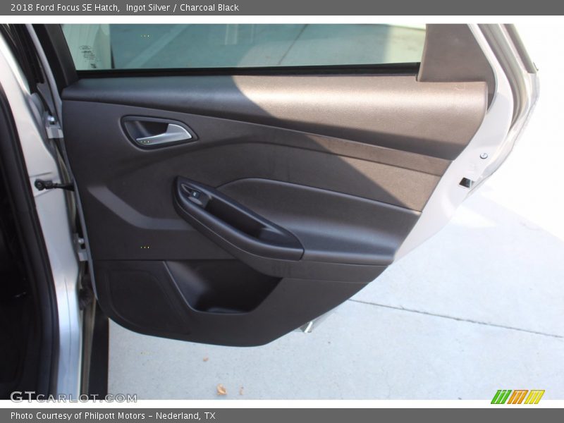 Ingot Silver / Charcoal Black 2018 Ford Focus SE Hatch