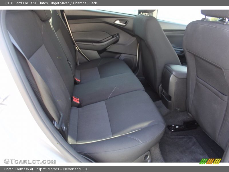 Ingot Silver / Charcoal Black 2018 Ford Focus SE Hatch