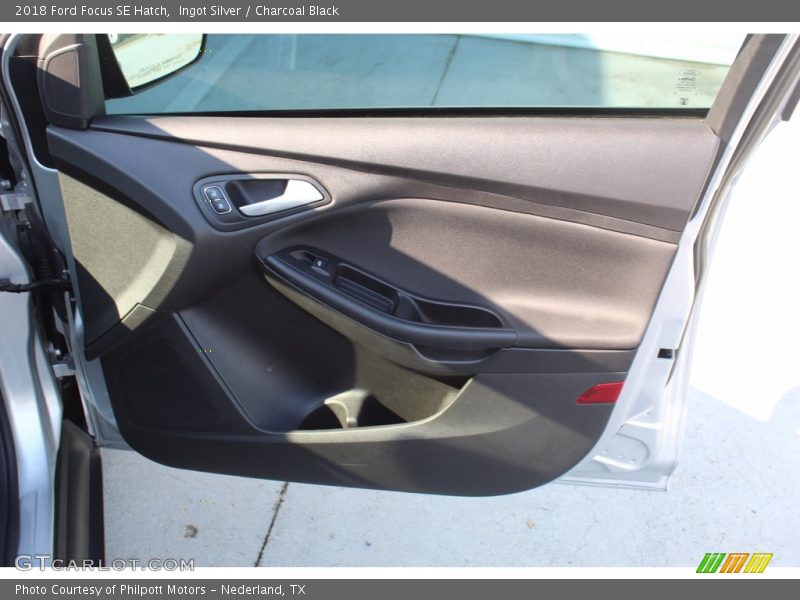 Ingot Silver / Charcoal Black 2018 Ford Focus SE Hatch