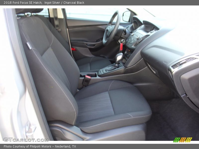 Ingot Silver / Charcoal Black 2018 Ford Focus SE Hatch