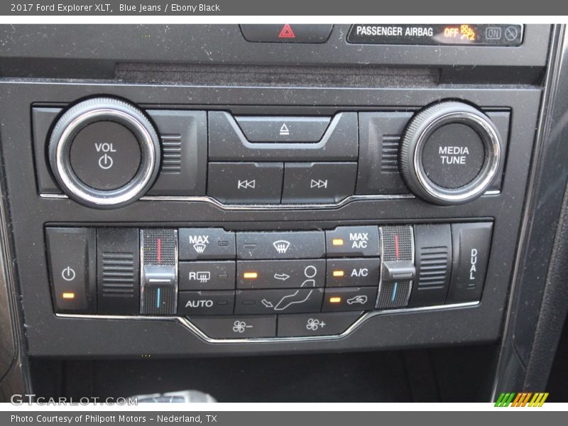 Blue Jeans / Ebony Black 2017 Ford Explorer XLT