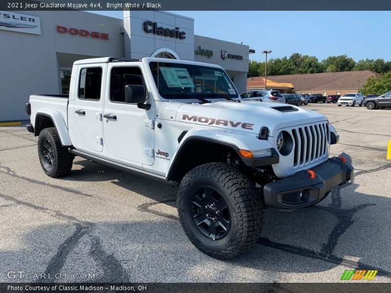 Front 3/4 View of 2021 Gladiator Mojave 4x4