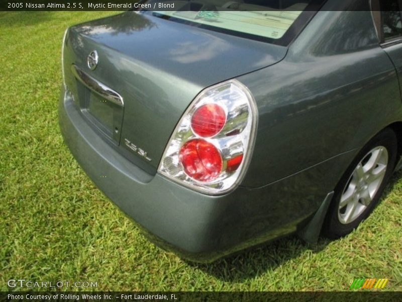 Mystic Emerald Green / Blond 2005 Nissan Altima 2.5 S