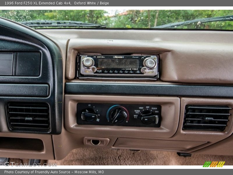 Oxford White / Beige 1996 Ford F250 XL Extended Cab 4x4