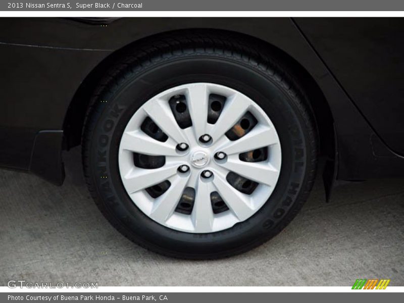 Super Black / Charcoal 2013 Nissan Sentra S