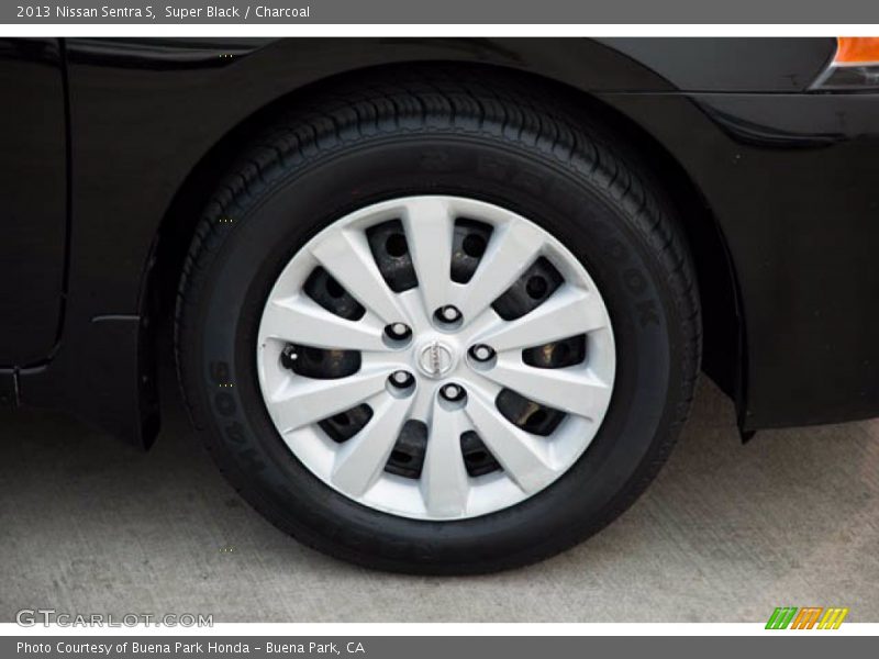 Super Black / Charcoal 2013 Nissan Sentra S