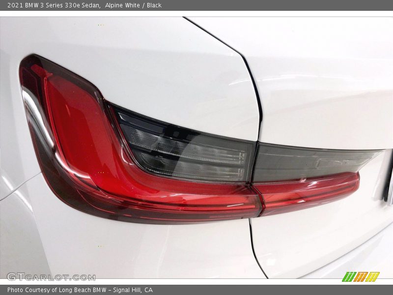 Alpine White / Black 2021 BMW 3 Series 330e Sedan