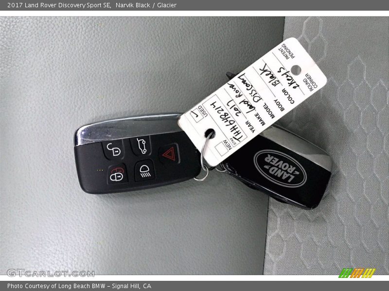 Narvik Black / Glacier 2017 Land Rover Discovery Sport SE