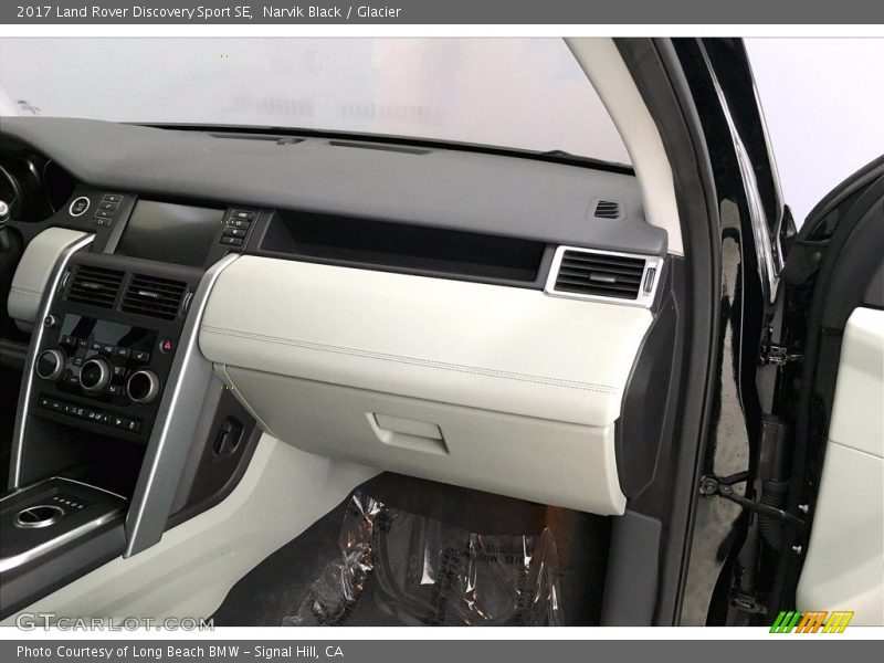 Narvik Black / Glacier 2017 Land Rover Discovery Sport SE