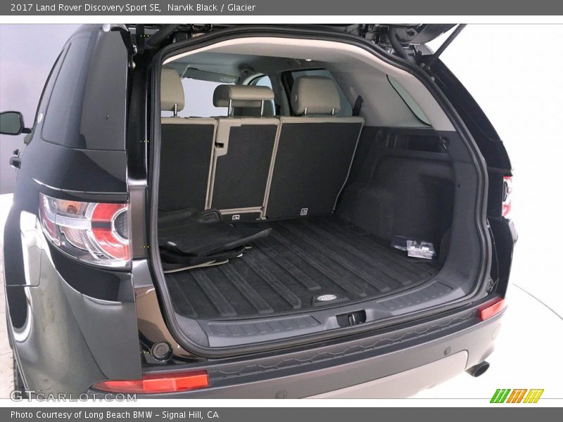 Narvik Black / Glacier 2017 Land Rover Discovery Sport SE
