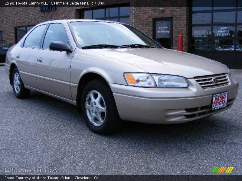 Cashmere Beige Metallic / Oak 1998 Toyota Camry XLE