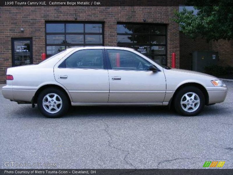 Cashmere Beige Metallic / Oak 1998 Toyota Camry XLE