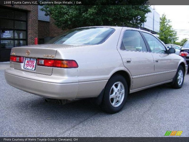 Cashmere Beige Metallic / Oak 1998 Toyota Camry XLE