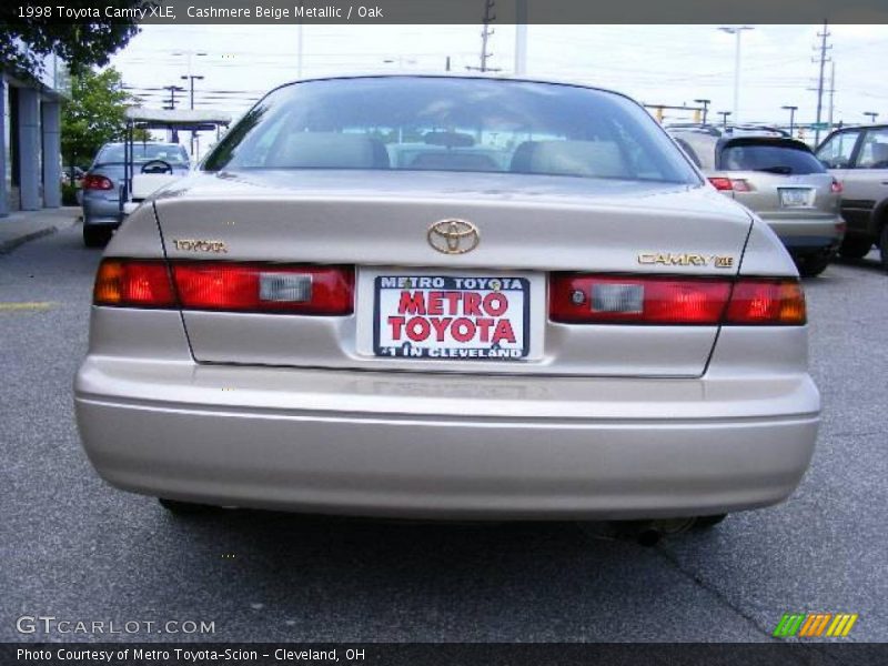 Cashmere Beige Metallic / Oak 1998 Toyota Camry XLE