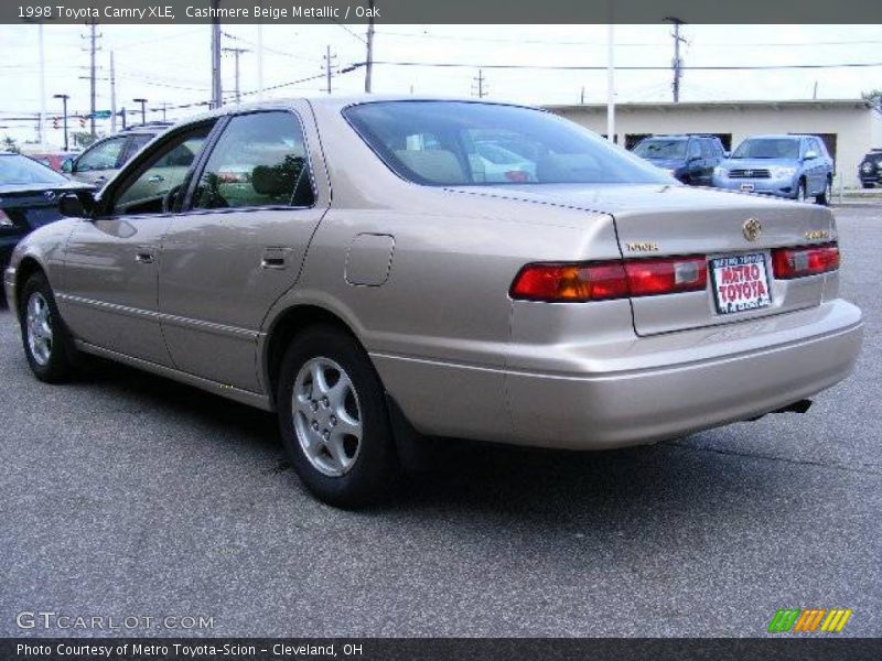 Cashmere Beige Metallic / Oak 1998 Toyota Camry XLE