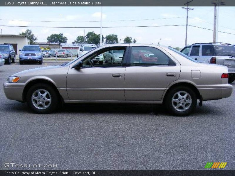 Cashmere Beige Metallic / Oak 1998 Toyota Camry XLE