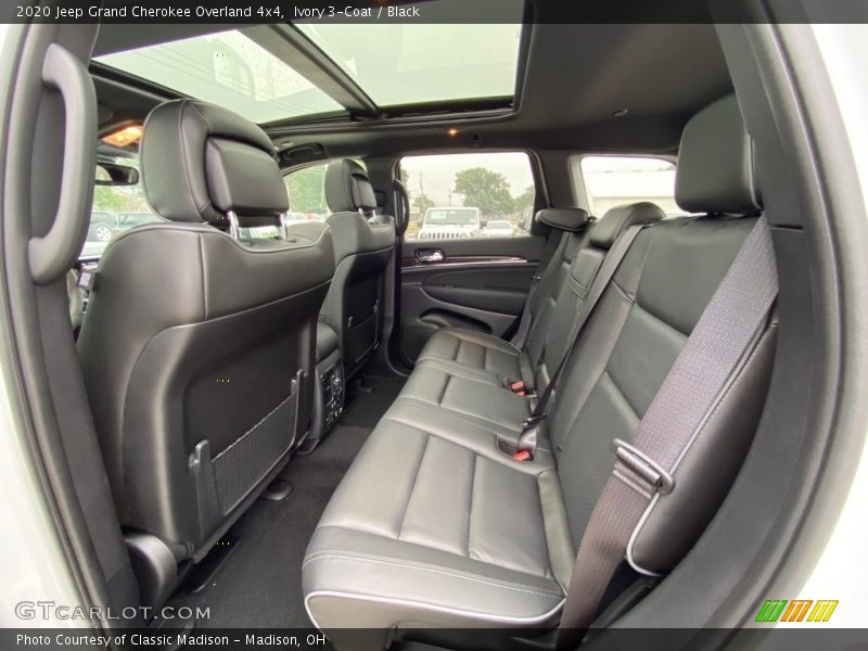 Ivory 3-Coat / Black 2020 Jeep Grand Cherokee Overland 4x4