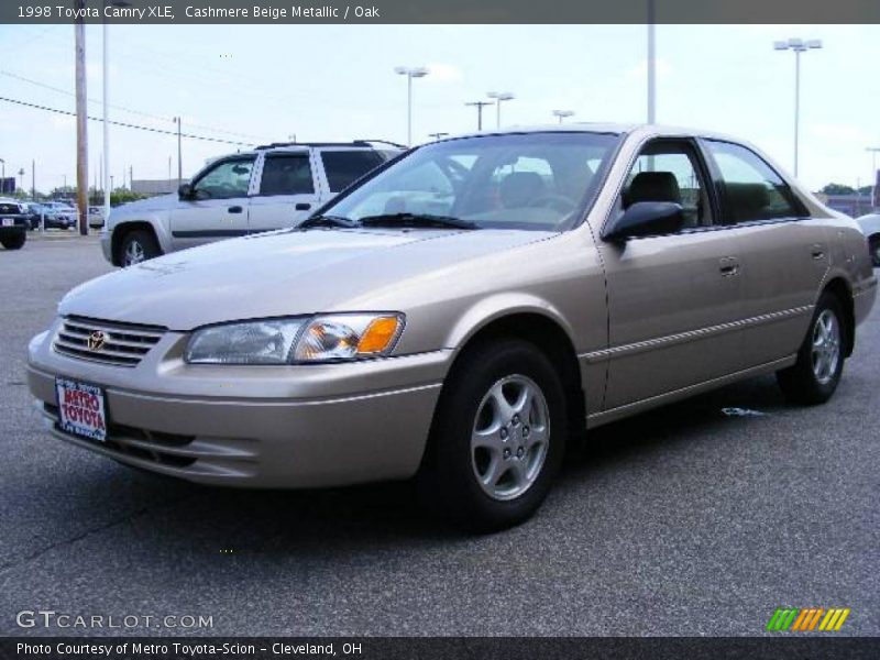Cashmere Beige Metallic / Oak 1998 Toyota Camry XLE