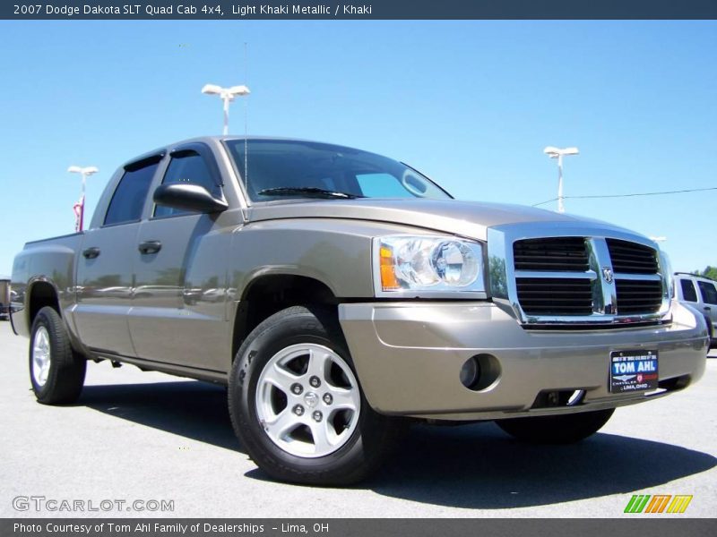 Light Khaki Metallic / Khaki 2007 Dodge Dakota SLT Quad Cab 4x4