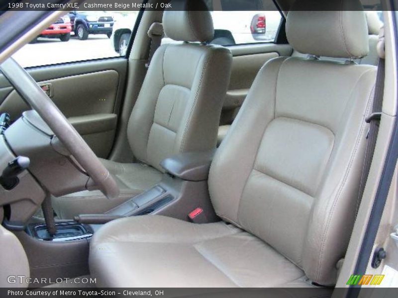 Cashmere Beige Metallic / Oak 1998 Toyota Camry XLE