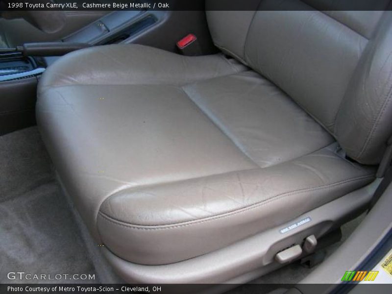 Cashmere Beige Metallic / Oak 1998 Toyota Camry XLE