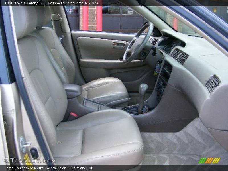 Cashmere Beige Metallic / Oak 1998 Toyota Camry XLE