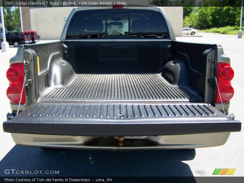 Light Khaki Metallic / Khaki 2007 Dodge Dakota SLT Quad Cab 4x4