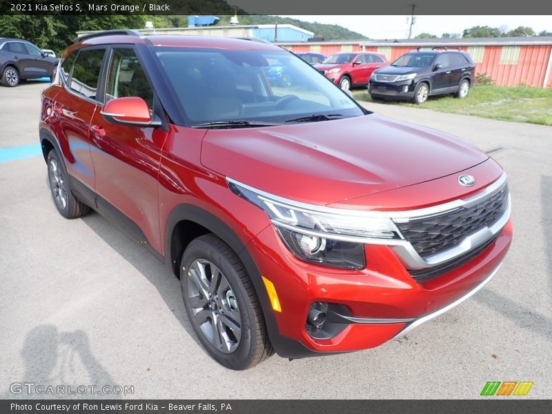 Front 3/4 View of 2021 Seltos S