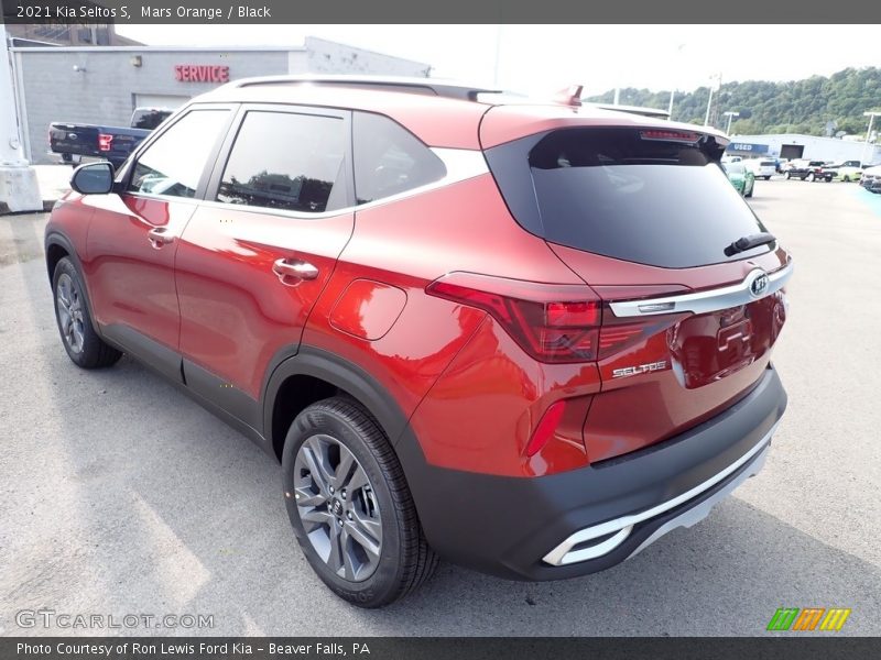Mars Orange / Black 2021 Kia Seltos S