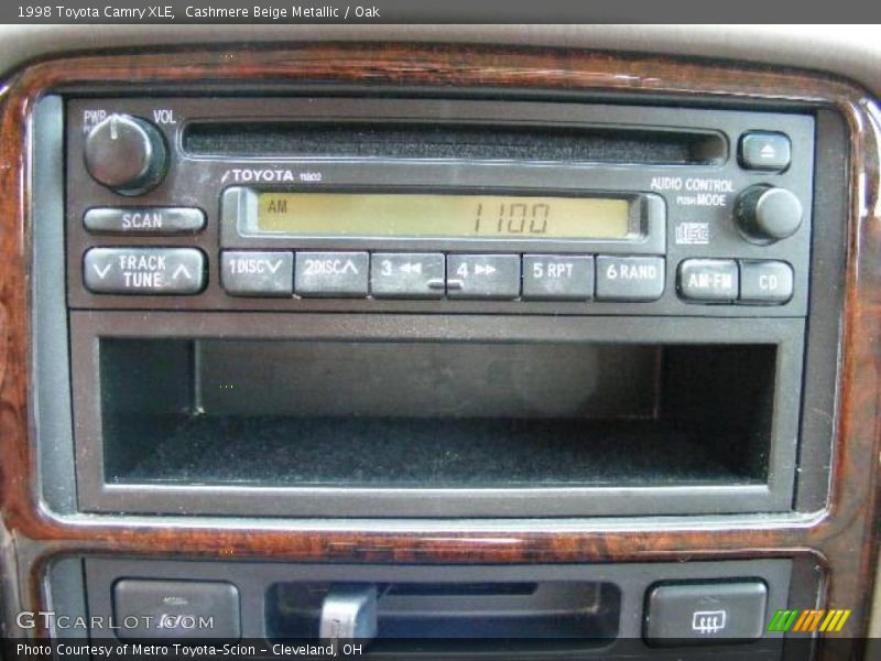 Cashmere Beige Metallic / Oak 1998 Toyota Camry XLE