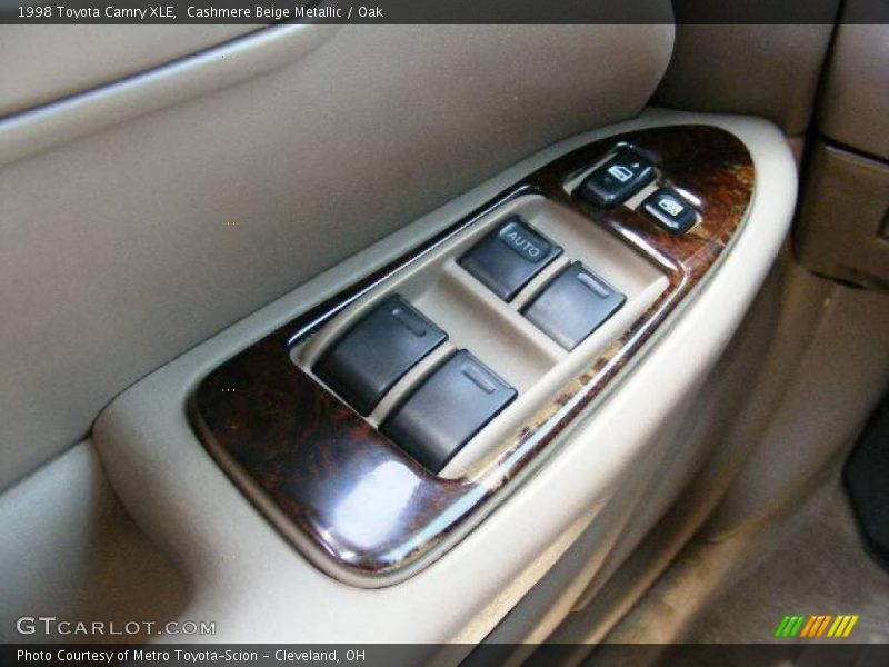 Cashmere Beige Metallic / Oak 1998 Toyota Camry XLE