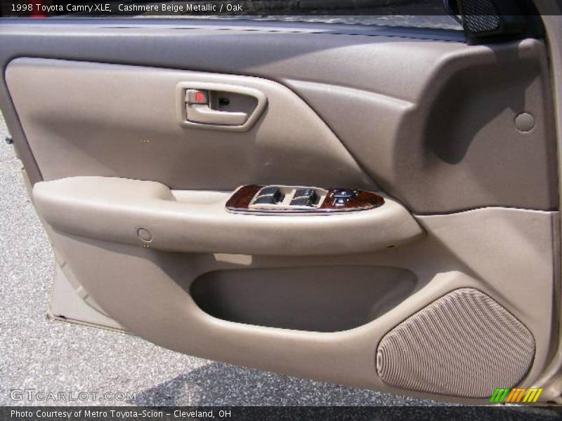 Cashmere Beige Metallic / Oak 1998 Toyota Camry XLE