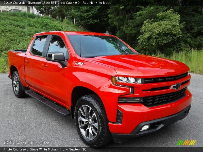 Front 3/4 View of 2019 Silverado 1500 RST Crew Cab 4WD