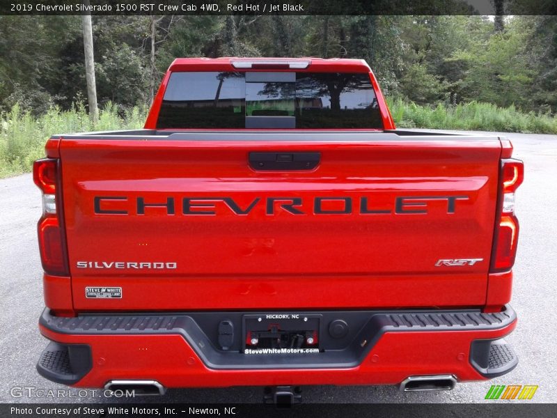 Red Hot / Jet Black 2019 Chevrolet Silverado 1500 RST Crew Cab 4WD