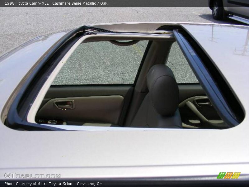 Cashmere Beige Metallic / Oak 1998 Toyota Camry XLE
