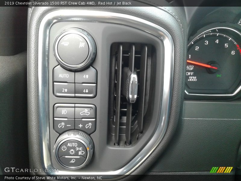 Controls of 2019 Silverado 1500 RST Crew Cab 4WD