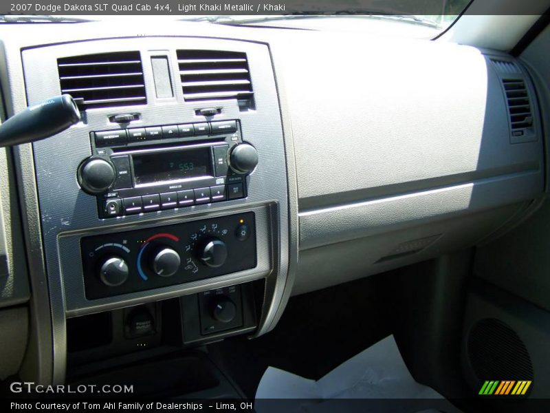 Light Khaki Metallic / Khaki 2007 Dodge Dakota SLT Quad Cab 4x4