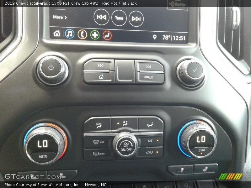 Controls of 2019 Silverado 1500 RST Crew Cab 4WD