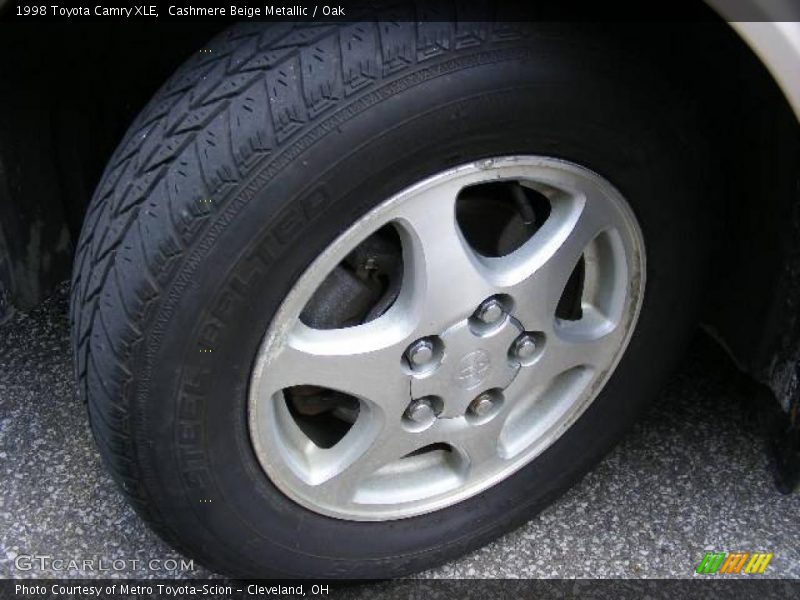 Cashmere Beige Metallic / Oak 1998 Toyota Camry XLE