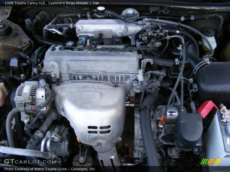 Cashmere Beige Metallic / Oak 1998 Toyota Camry XLE