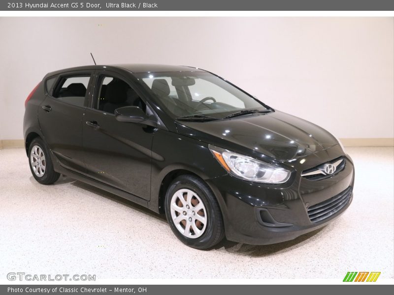 Ultra Black / Black 2013 Hyundai Accent GS 5 Door